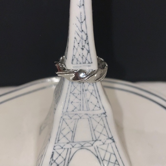 Jewelry - Silver Plated ring